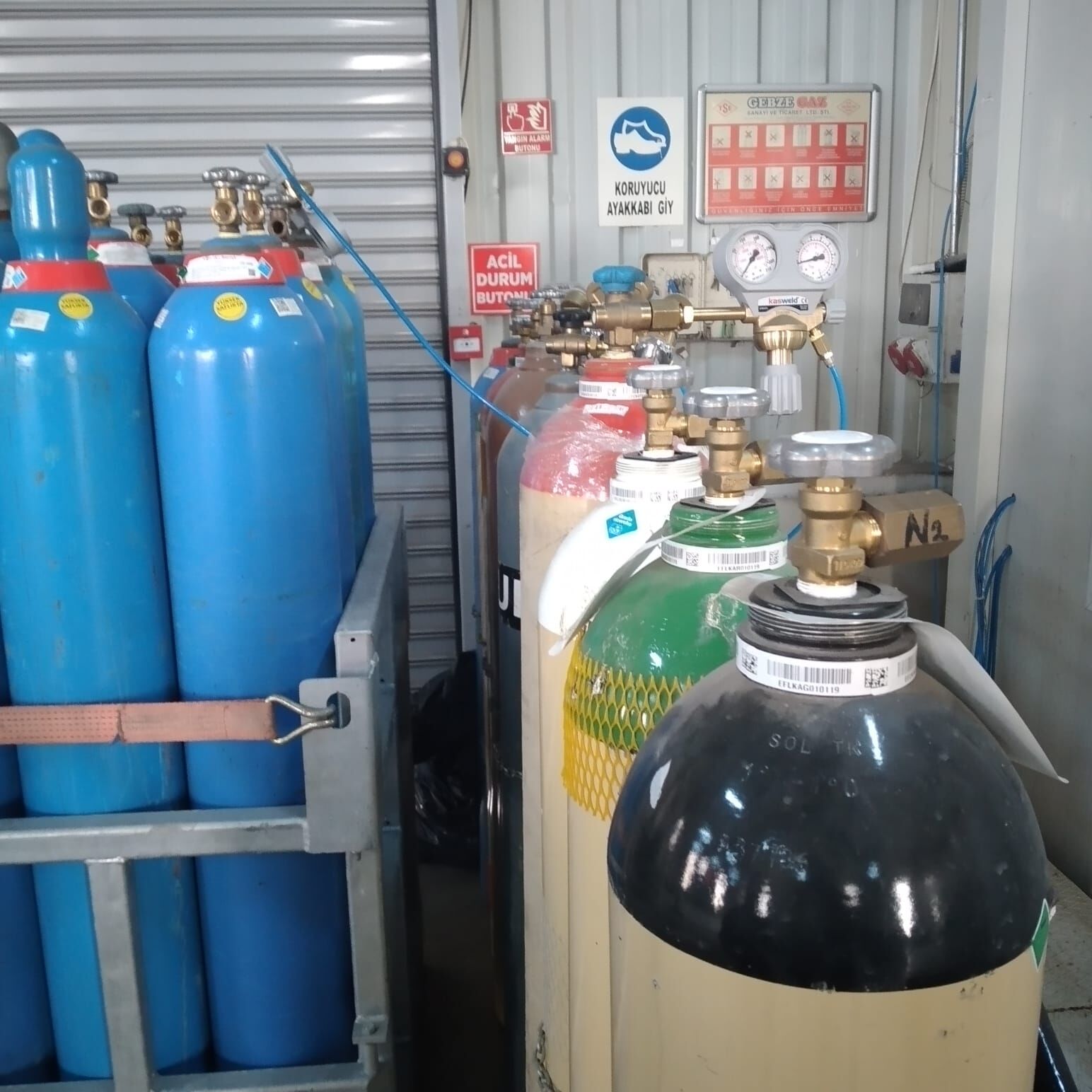 YÜKSEK SAFLIKTA HELYUM DOLUM 10 LT